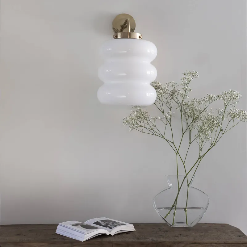 Embassy Interiors Szklana lampa ścienna / kinkiet Bibe biały z płaskim mocowaniem wys. 39 cm Nie przegap