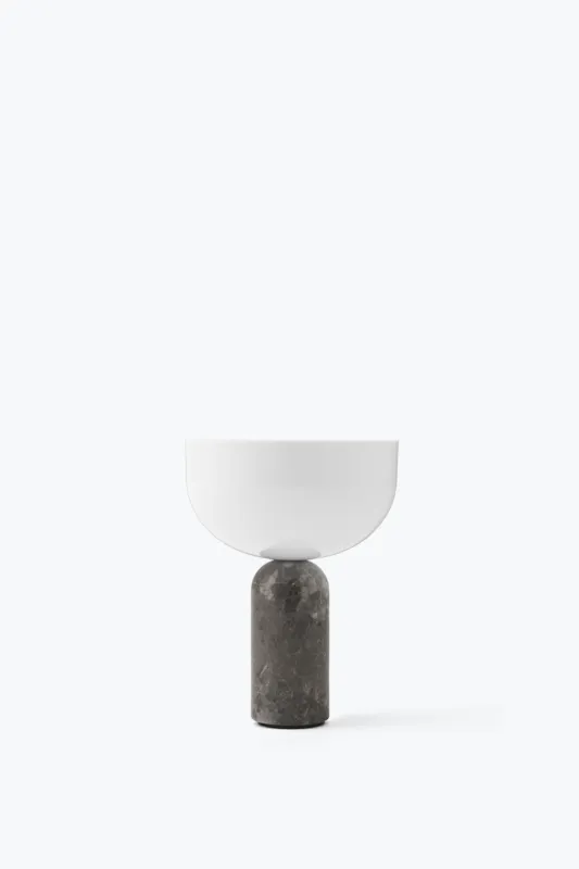 Dostępne od ręki New Works Lampa stołowa Kizu przenośna marmurowa podstawa brązowa wys. 24 cm