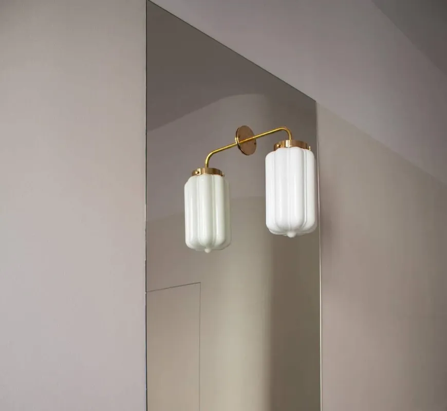 Embassy Interiors Szklana lampa ścienna / kinkiet Deco biały (opalowy) z płaskim mocowaniem wys. 42 cm Dodaj do koszyka