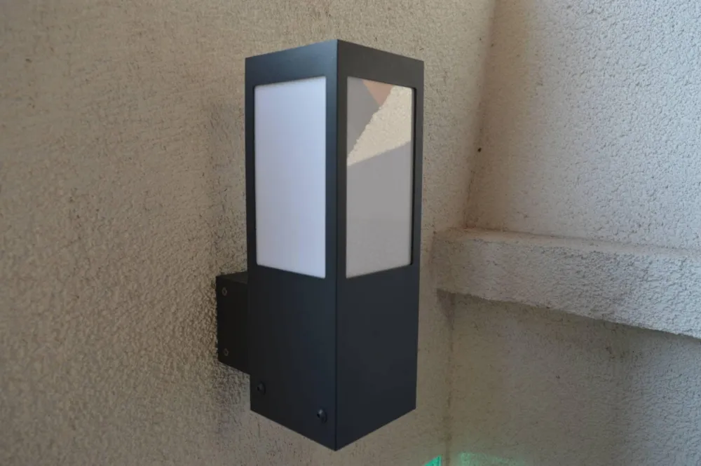 Lampa zewnętrzna kinkiet ARKAD Radex IP 44 1x18W E27 Poliwęglan Srebrnoszary Super okazja