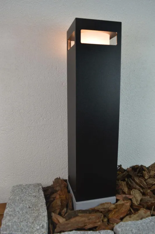 Dostępne od ręki Lampa zewnętrzna słupek ogrodowy VOLUX 75 Radex IP 44 1x18W E27 Aluminium/Poliwęglan Czarny