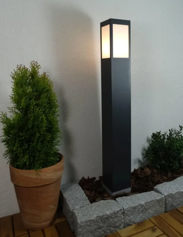 Lampa zewnętrzna słupek ogrodowy Arkad Radex IP 44 1x18W E27 Aluminium/Poliwęglan Grafit Popularny