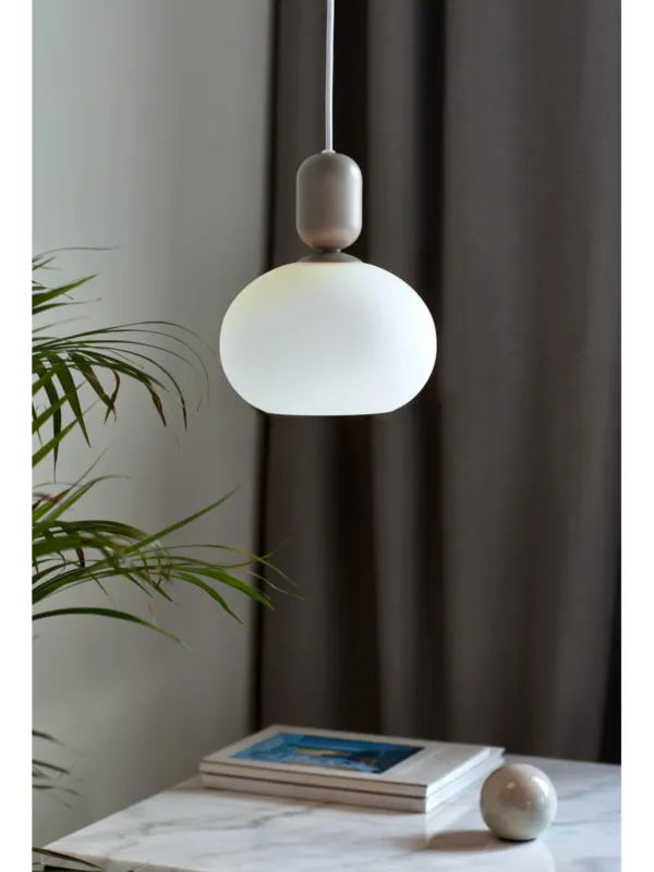 Bestseller Szklana lampa wisząca Notti - z grafitowym zawieszeniem, szwedzka