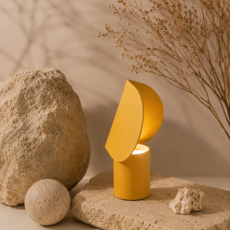 Lampa biurkowa Biscuit, żółta – energetyczny akcent do nowoczesnych wnętrz Taniej