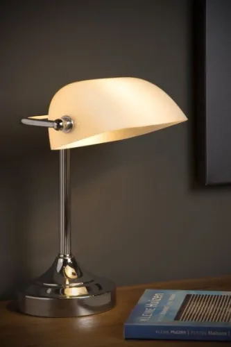 Gabinetowa lampa bankierska z chromowaną podstawą i mlecznym kloszem Lucide 17504/01/11 Banker E14 Sprawdź teraz