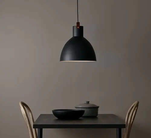 Lampa wisząca do jadalni w stylu industrialnym ze skórzanym dodatkiem metalowy klosz MarkSlojd 106550 34cm Eagle 34cm Oferta limitowana